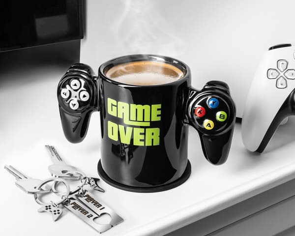 GAME OVER-SET: mugg, underlägg, nyckelringar