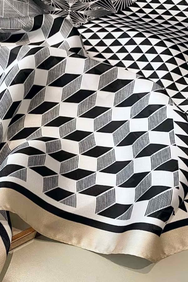 Geometrisk mønstertørklæde, sort og beige, 70x70 cm - kunstnerisk elegance
