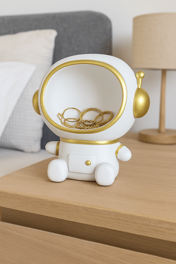 ASTRONAUT