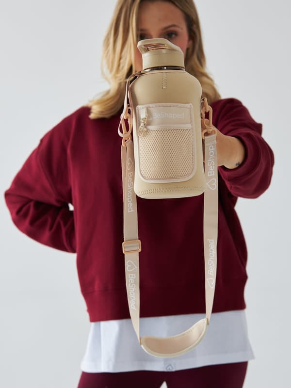 Beige vesipullo taskulla 2,2 l