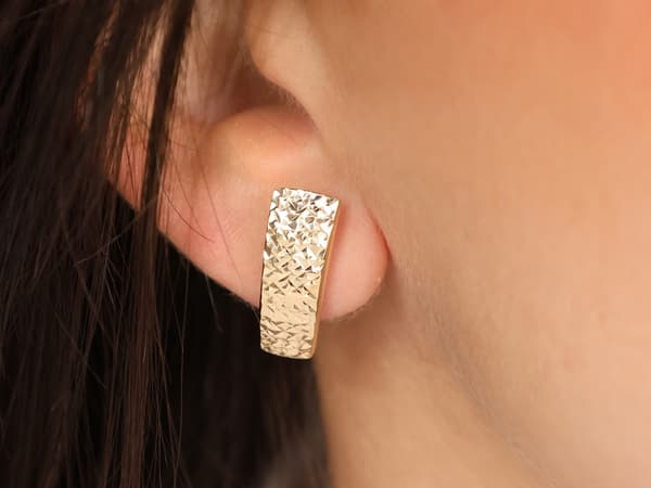 Guldøreringe 375 diamanter mode plader feminine elegante stilfulde