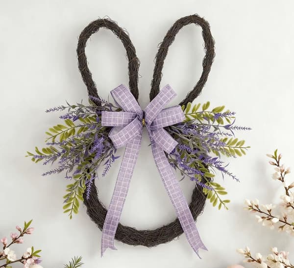 Påskeharedørkransdekoration med lavendel