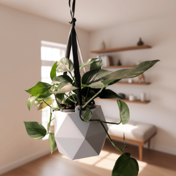 Hängande blomkruka med vitt geometriskt växtskydd