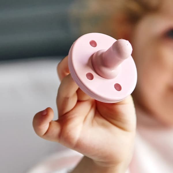 Silikone Dynamisk Sut 2 stk MinikOiOi Pink 0-24md