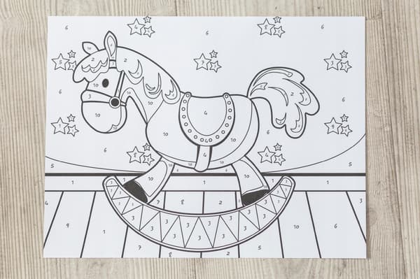 Målarbild med siffror och kritor