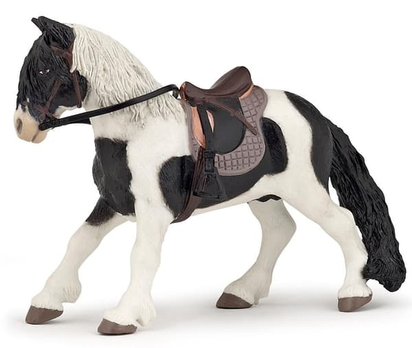 Pony med sadel