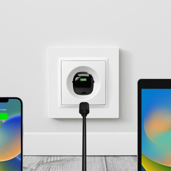 USB-C GaN 20W seinälaturi - musta
