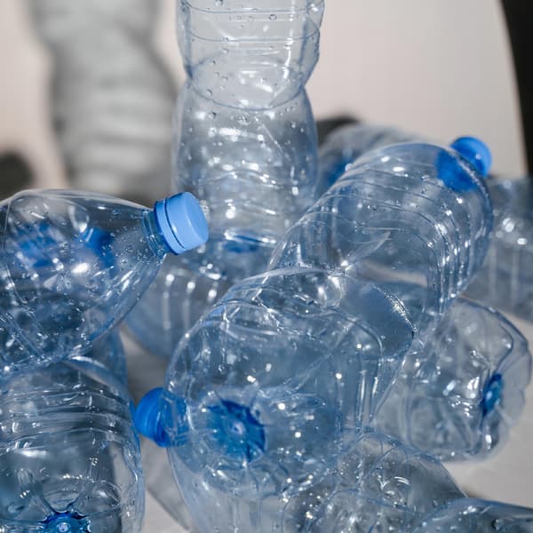Pose til returflasker af plastik, foldbar, let, genanvendelig