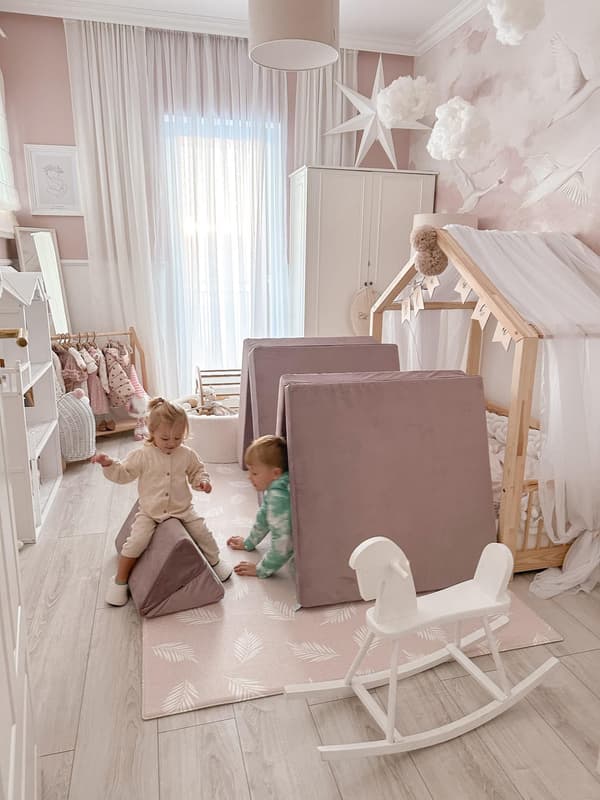 Stor trekant til den lilla veloursofa