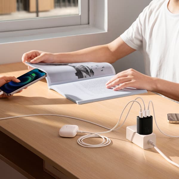 Kompakt 3x USB 17W sort vægoplader