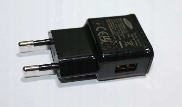 ORIGINAL SAMSUNG ETA-U90EBE 2000mAh AC-OPLADER