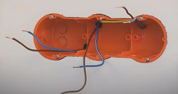 Tredobbelt dyb indbygget el-boks til 60 mm gipsplader