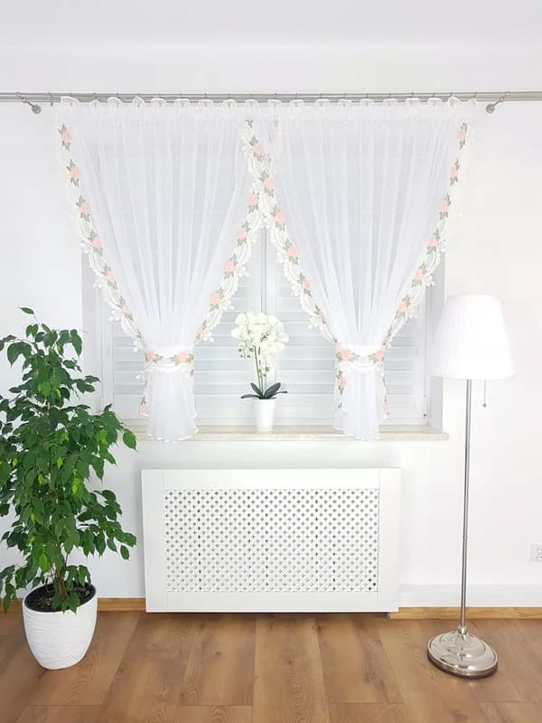 Gardin med broderad guipure
