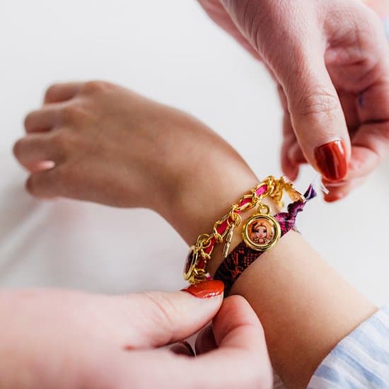 Rainbow High Charm Armbåndssæt