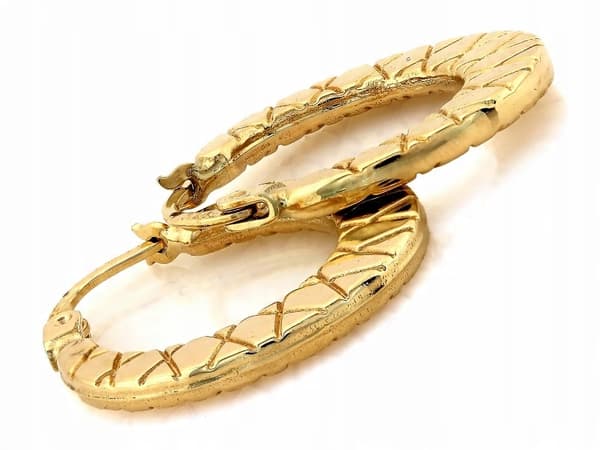 Örhängen i 585 guld, breddade, dekorerade, perfekta som present, 14K present