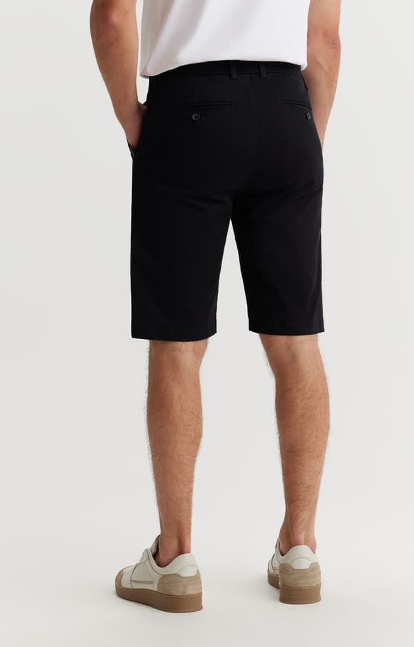 Sorte shorts med smal pasform 31