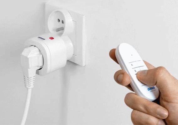 Infälld mini-strömbrytare för smart hem i lådan