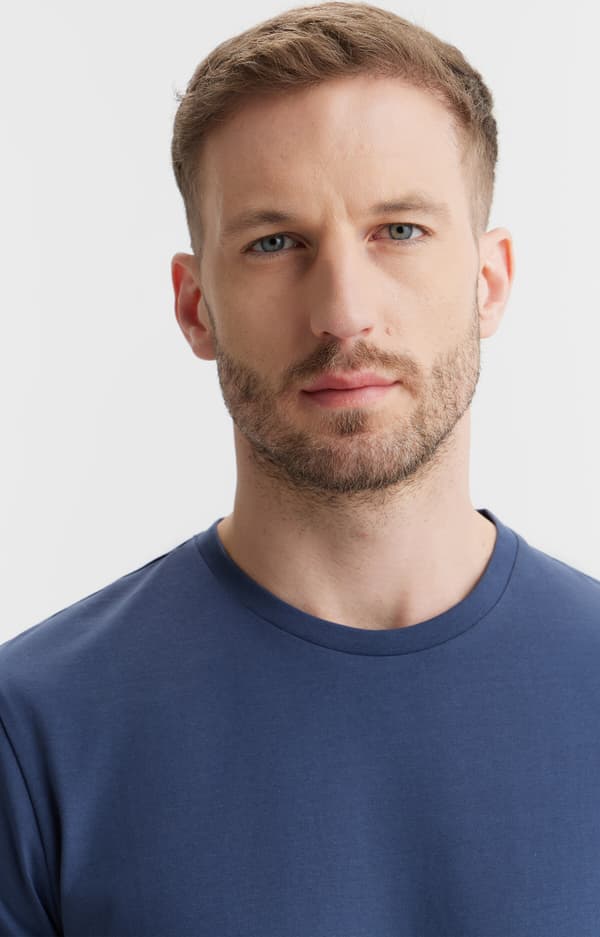 Ensfarvet t-shirt S