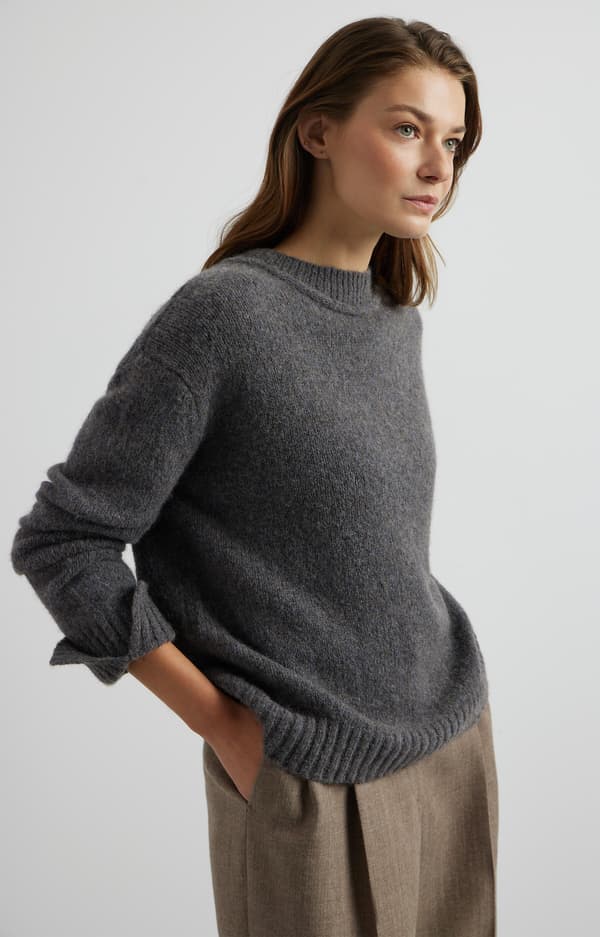 Løstsiddende sweater M