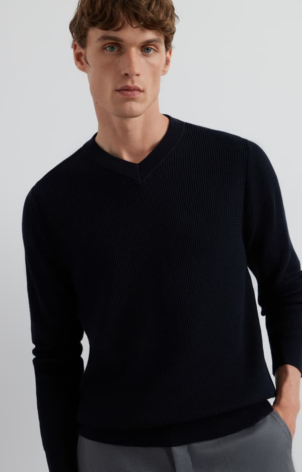 Mikromønstret sweater med v-hals M