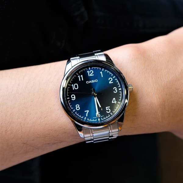Herrklocka CASIO MTP-V005D-2B4 med låda