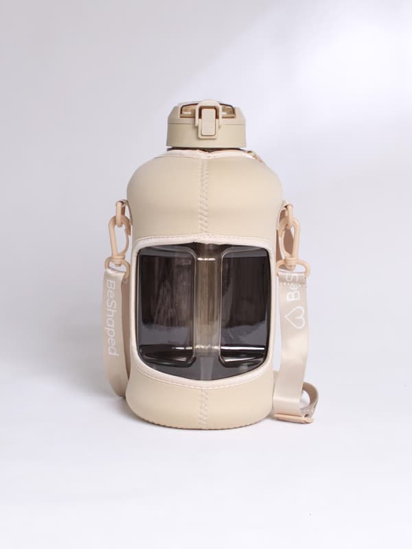 Beige vesipullo taskulla 2,2 l