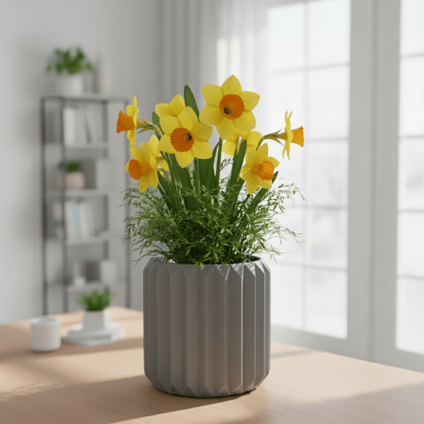 Moderne grå trekantet rillet blomsterpotte til planter