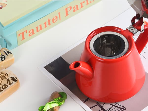 Keramisk elkedel med infuser