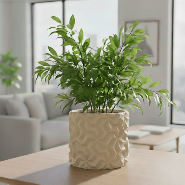 Beige urtepotteskjuler med 3D geometrisk mønster til loftplanter