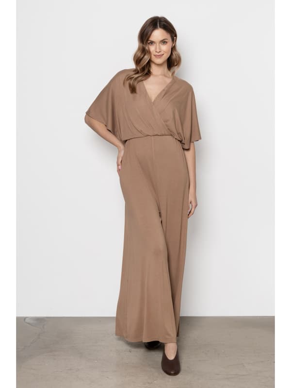 Beige jumpsuit med vida ben M