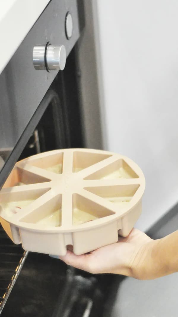 MinikOiOi Beige Silikone Bageform til Mini Cupcakes, 8 stk.