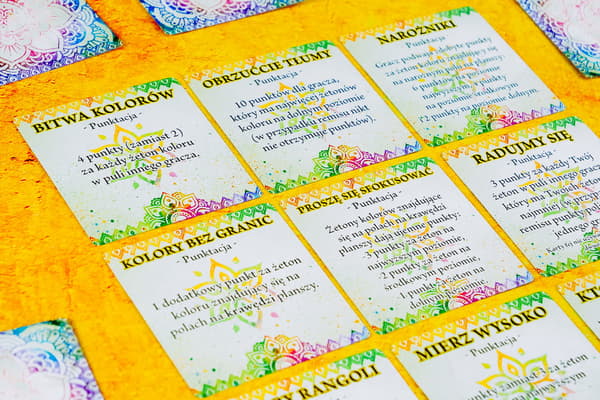 Holi. Värien festivaali. Lautapeli. Muduko
