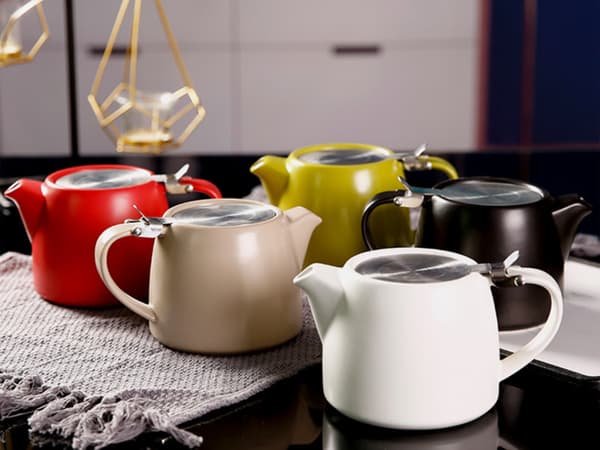 Keramisk elkedel med infuser