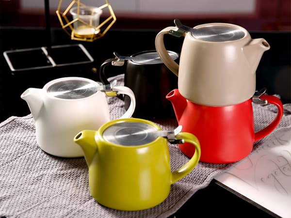 Keramisk elkedel med infuser