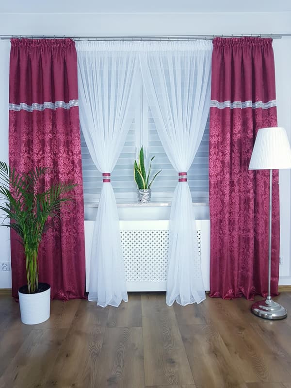 Gardin med draperier - vinrött set