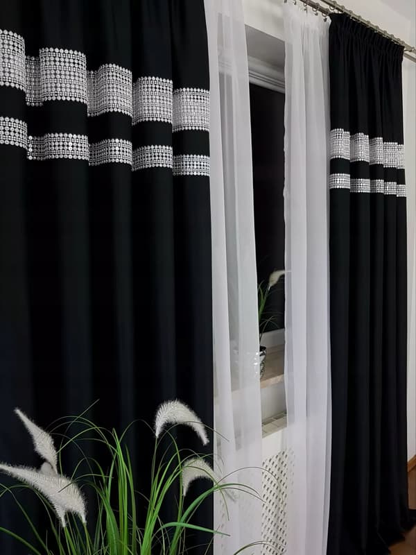 Sorte gardiner med rhinsten 2x 145x250 cm