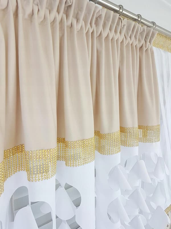 Dekorativ panel med gardiner - beige