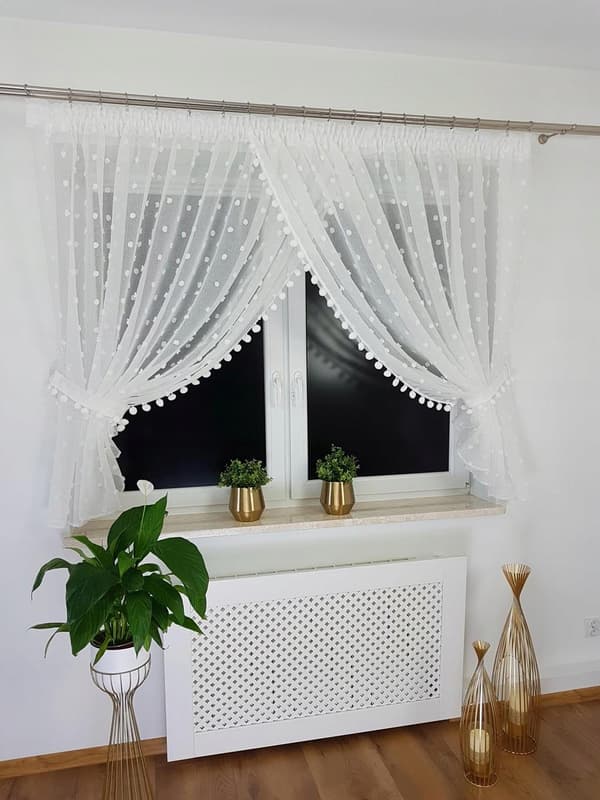 Færdiglavet gardin med pomponer 400x150cm