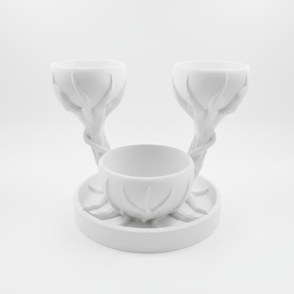 Dekorativ vit blomkruka med tre växtkoppar, elegant stil