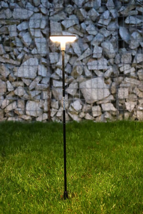 Solcellsdriven LED-trädgårdslampa, skymningssensor, neutral 4000K, IP65