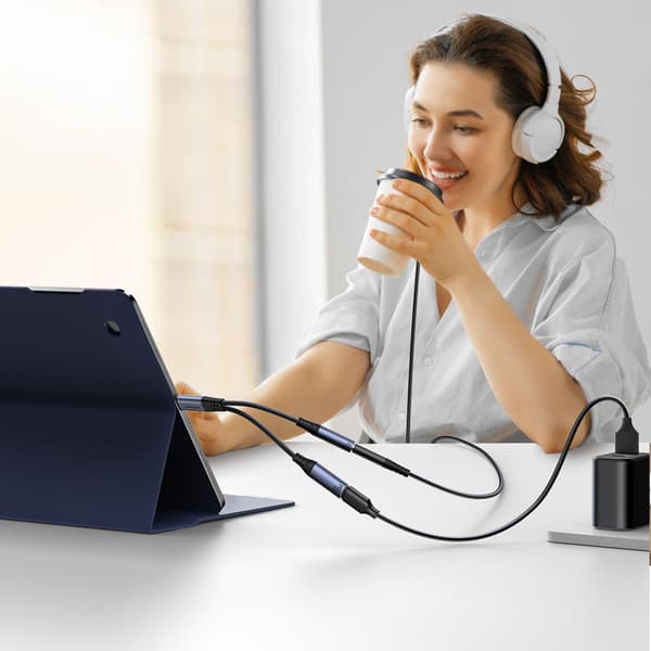 2-i-1 adapteroplader + hovedtelefoner USB-C til USB-C / mini-jack 3,5 mm sort