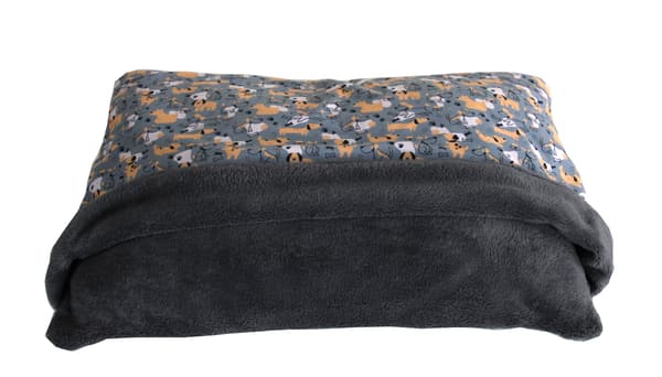 Harmaa Dogs XL 60x45 -sänky peitolla