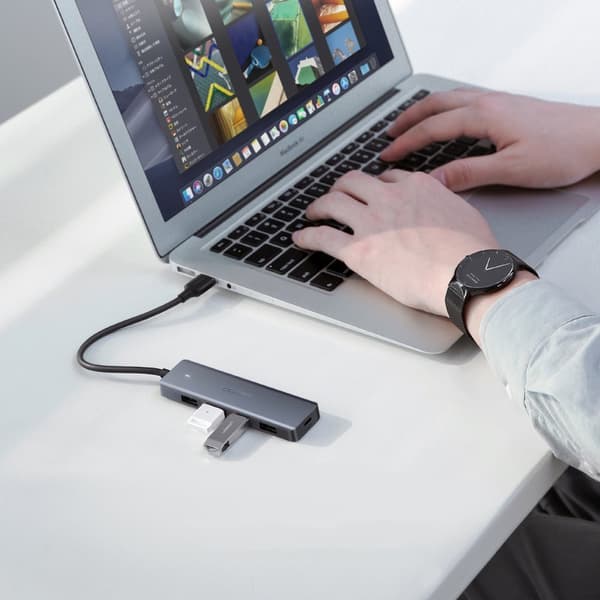 HUB USB-C Splitter - 4x USB 3.2 med USB-C Strømport Grå