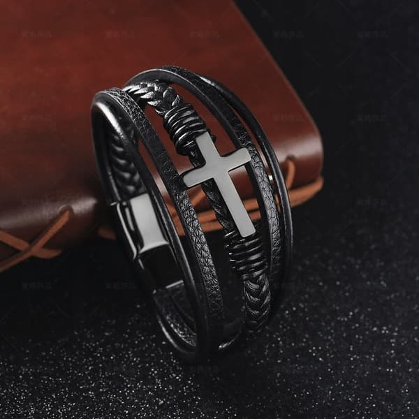 Sort læderarmbånd til mænd med sort kors og kirurgisk stål