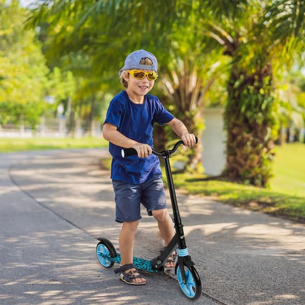 Sort og blå foldbar scooter med støddæmper