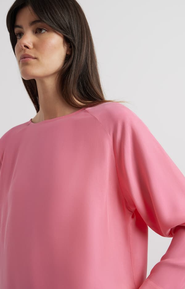 Ensfarvet bluse 40