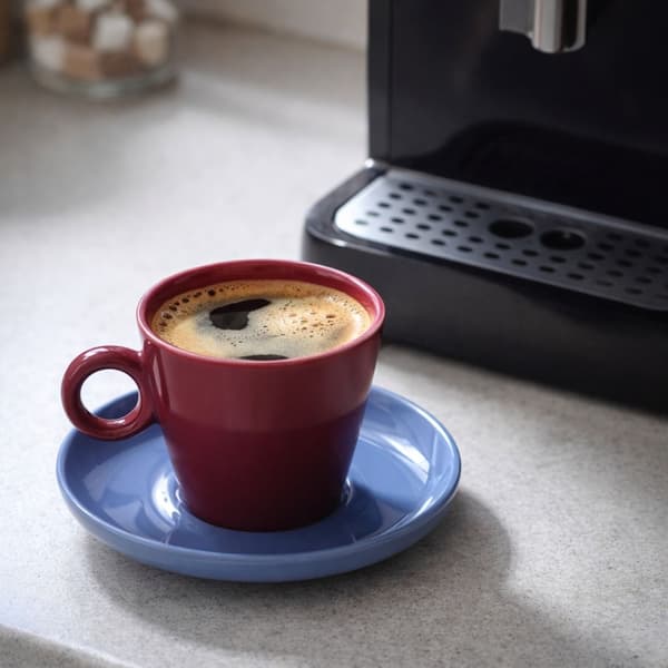Creme cappuccino kop 200 ml rød med blå underkop