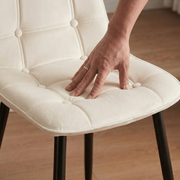 Aristo fløjlsstol, beige, sorte ben
