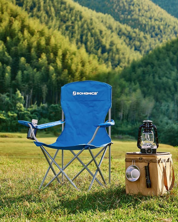 Blå hopfällbara campingstolar