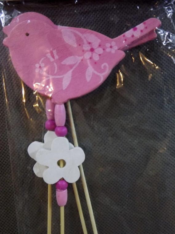 Set med 4 träfåglar på en hacka i rosa och vitt